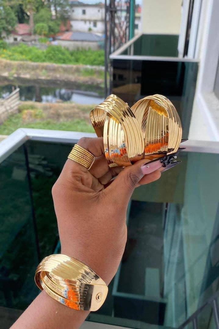 Fashion gold bracelet